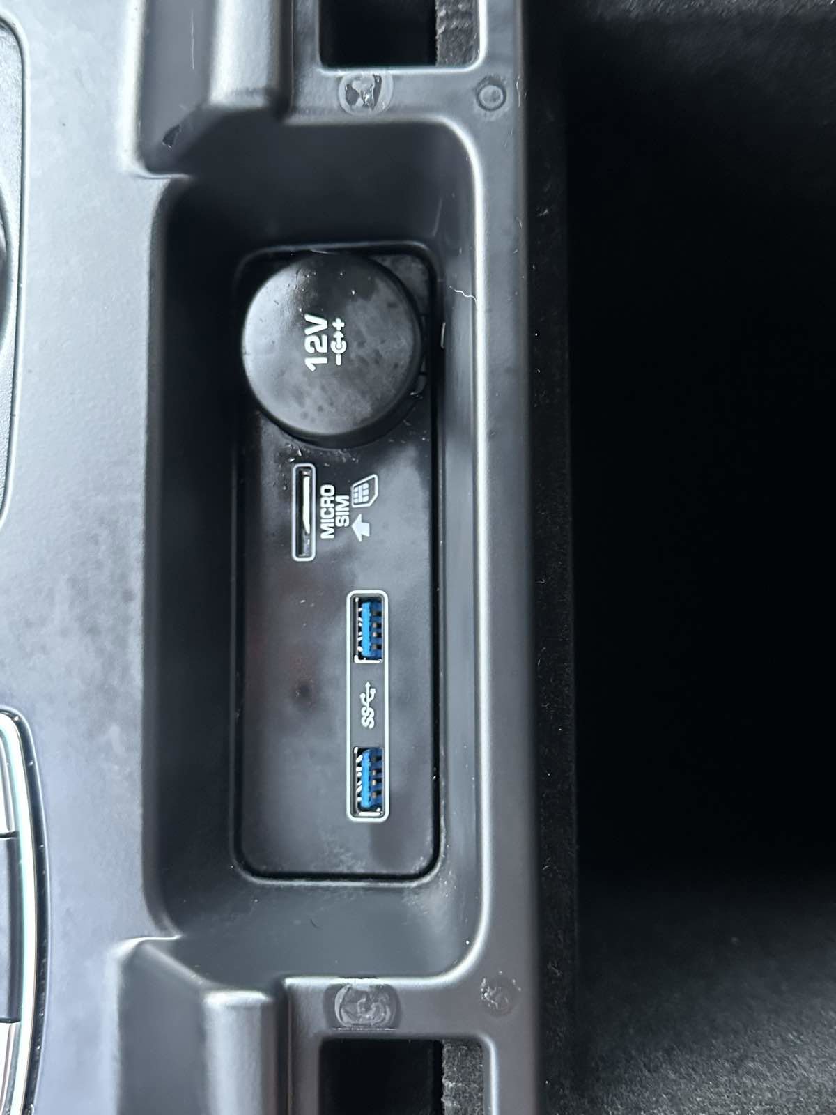 Used 2018 Land Rover Discovery SE image 46