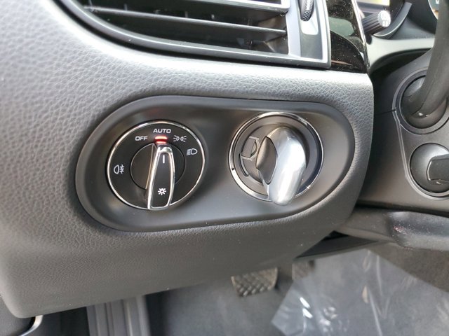 Used 2025 Porsche Macan image 30