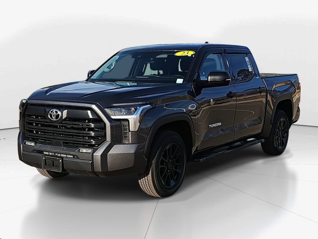 Used 2022 Toyota Tundra SR5 w/ SR5 Convenience Package image 3