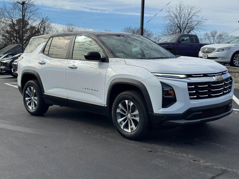 Used 2025 Chevrolet Equinox LT image 2