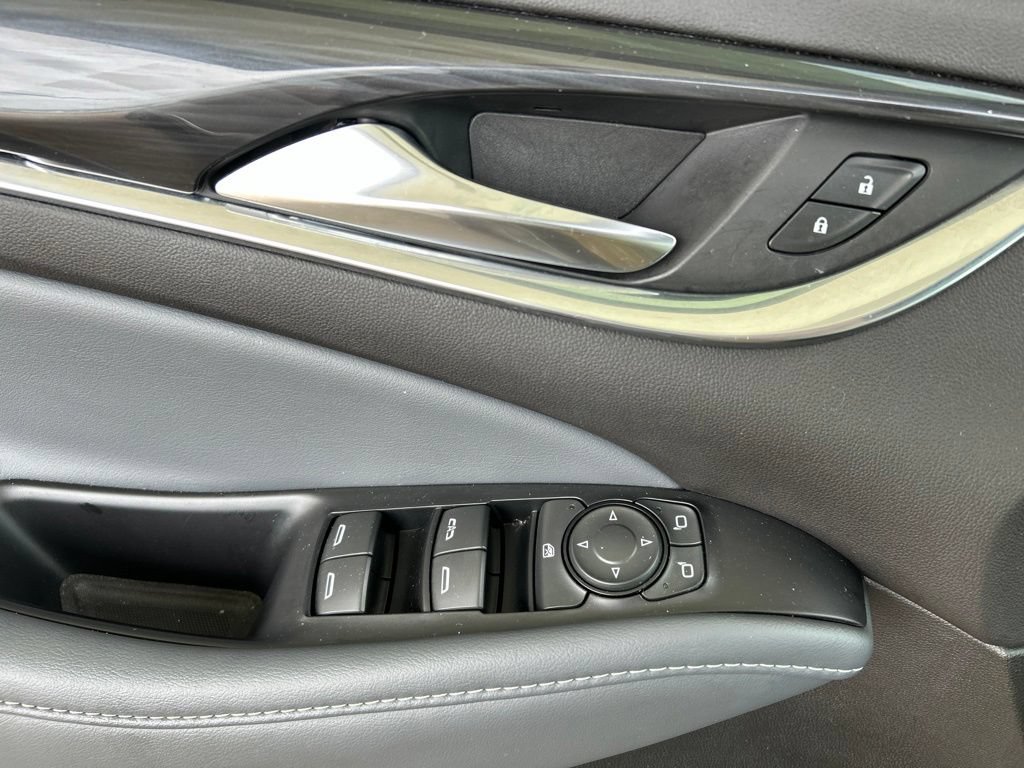 Used 2022 Buick Enclave Essence w/ Sport Touring Edition FWD image 25