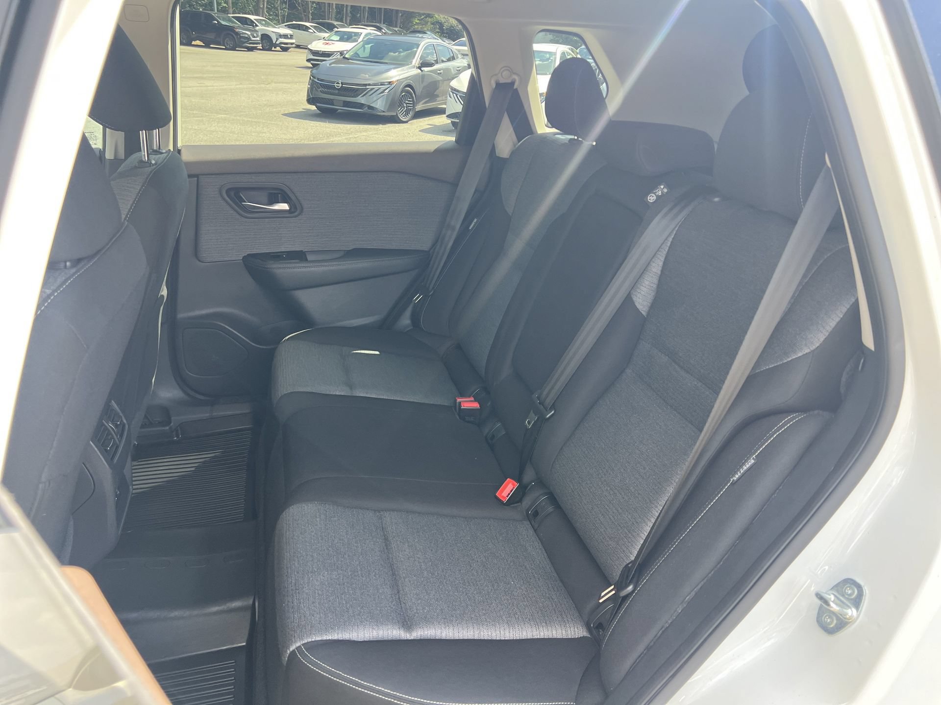 Certified 2023 Nissan Rogue SV FWD image 17