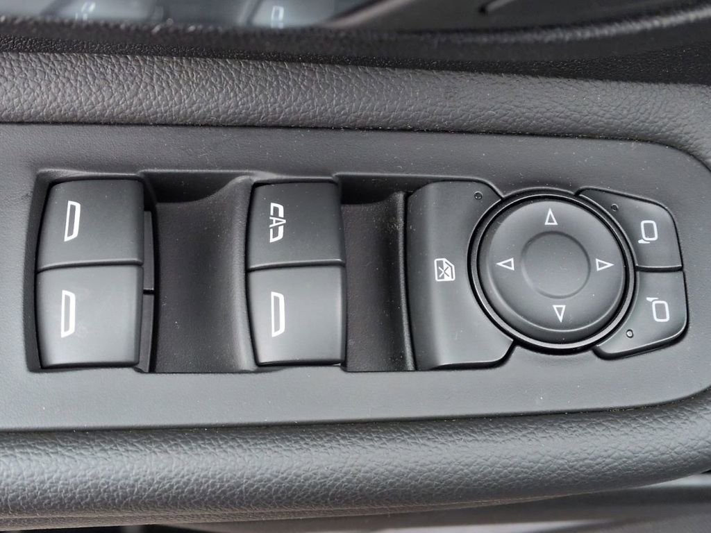 Used 2024 GMC Terrain SLE w/ Driver Convenience Package image 15
