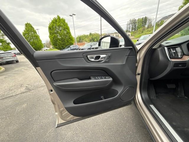 Used 2024 Volvo XC60 B5 Plus w/ Protection Package Premier AWD/4WD image 15