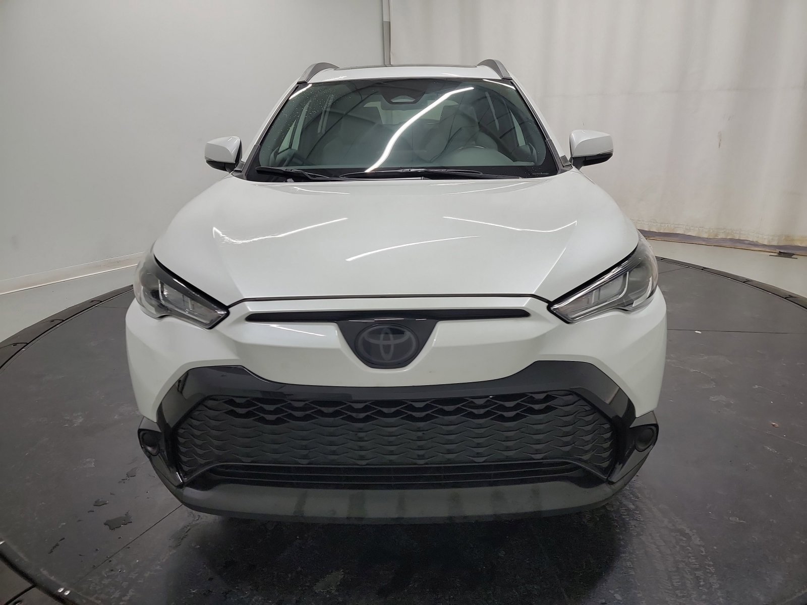 Used 2023 Toyota Corolla Cross SE image 2