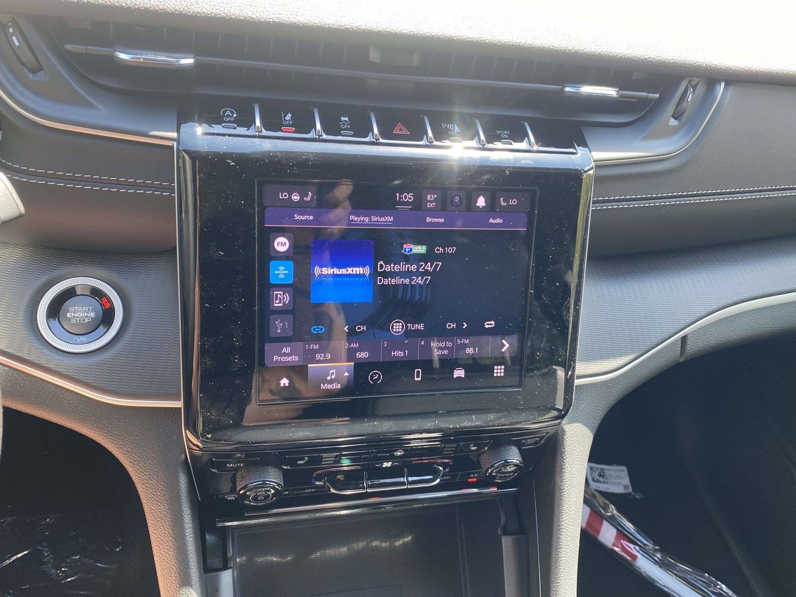 New 2025 Jeep Grand Cherokee Altitude image 7