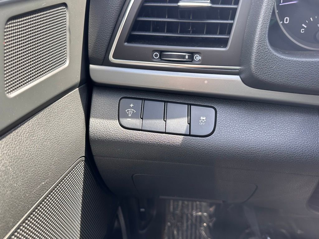 Used 2018 Hyundai Elantra SE FWD image 31