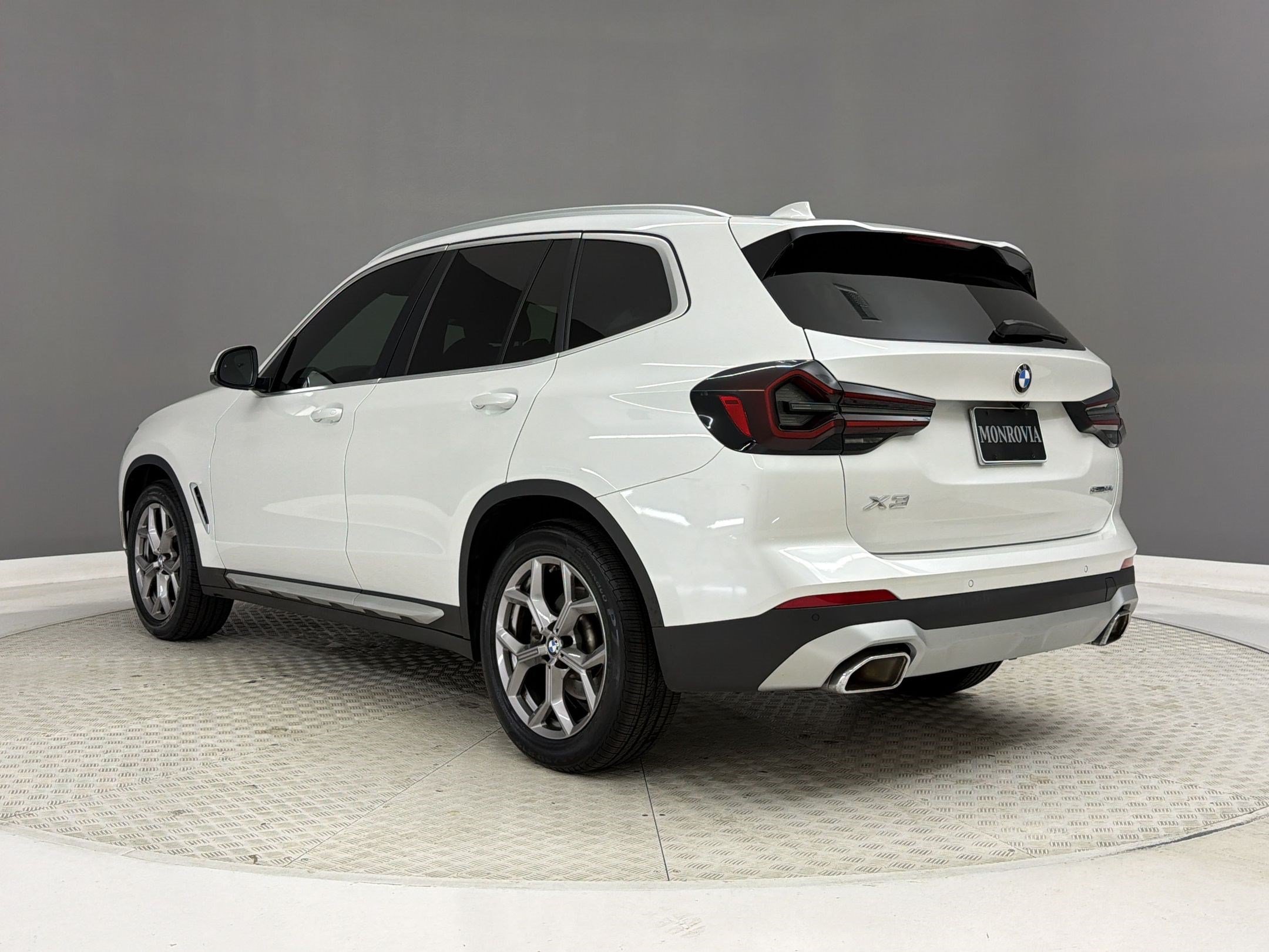 Used 2023 BMW X3 sDrive30i w/ Premium Package RWD image 3