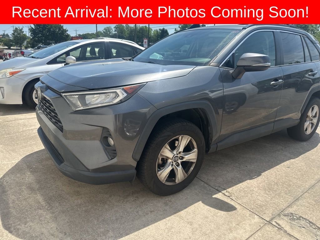 Used 2019 Toyota RAV4 XLE FWD image 2