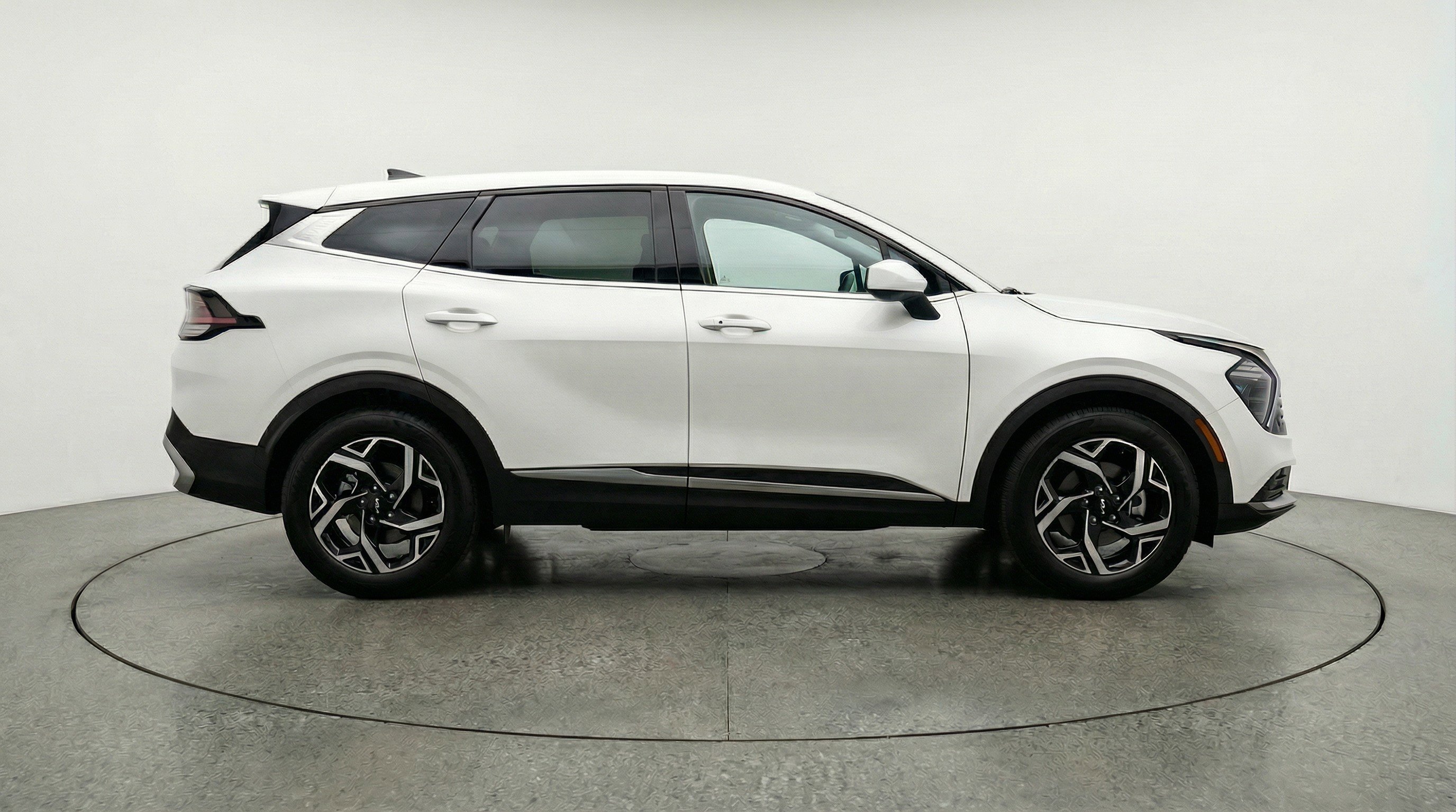 Used 2025 Kia Sportage LX image 11