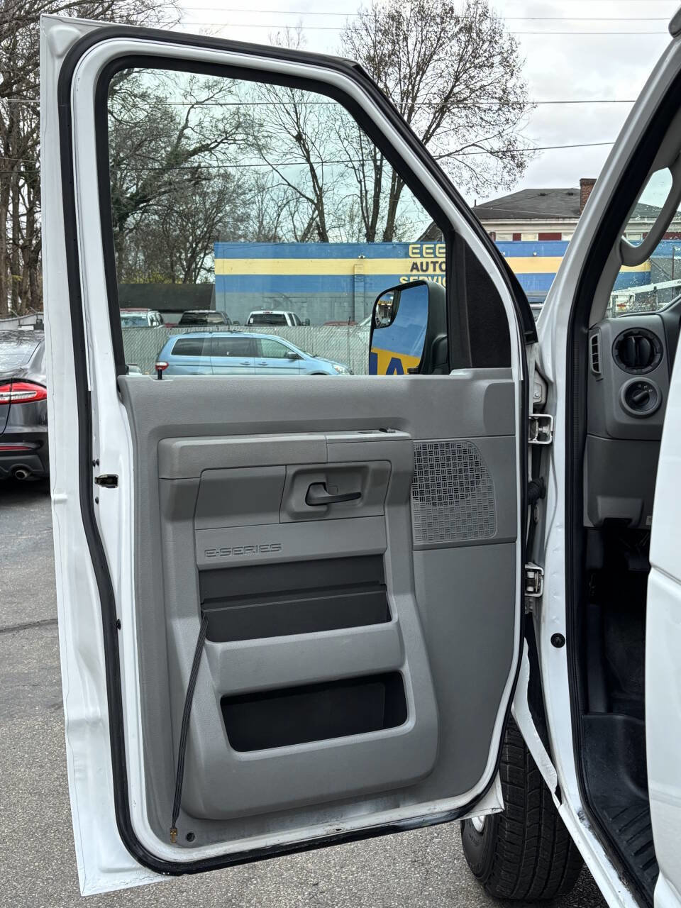 Used 2011 Ford E-250 and Econoline 250 Extended w/ PWR Group image 9