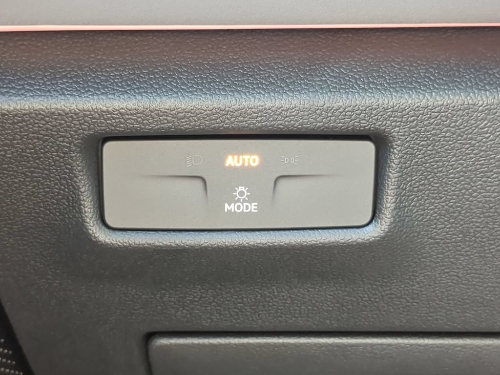 New 2026 Volkswagen Tiguan SE R-Line FWD image 27