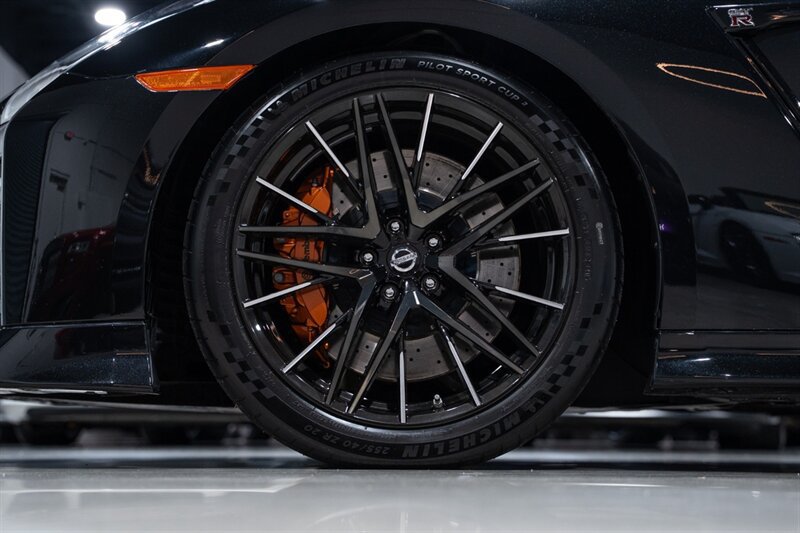 Used 2021 Nissan GT-R Premium AWD/4WD image 12