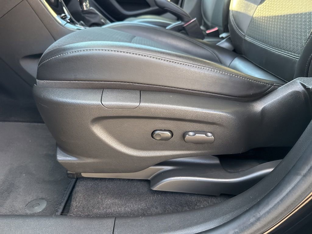 Certified 2022 Buick Encore Preferred w/ Safety Package image 15