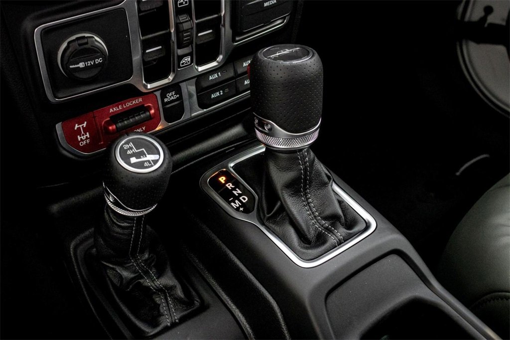 New 2025 Jeep Gladiator Mojave w/ Dual Top Group image 18