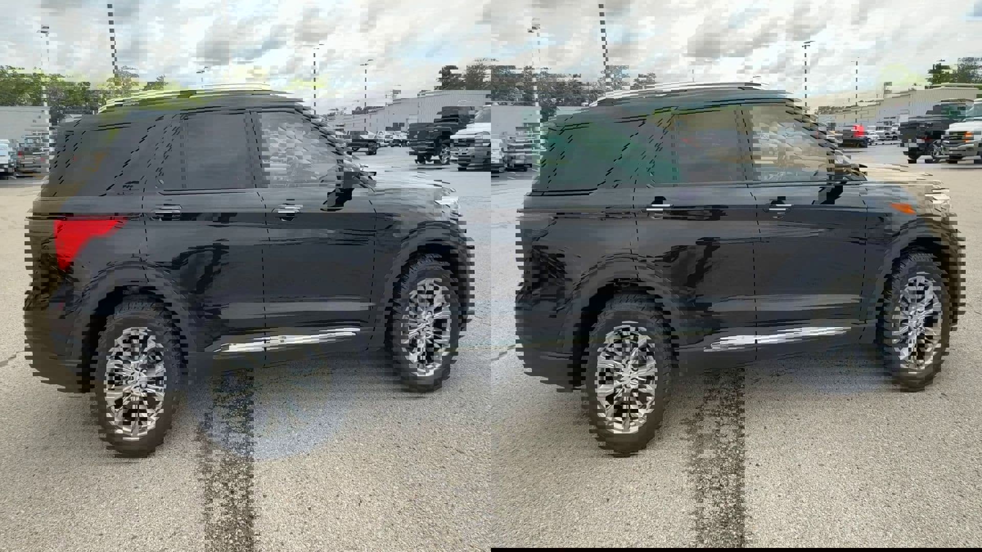 Used 2023 Ford Explorer Limited image 9