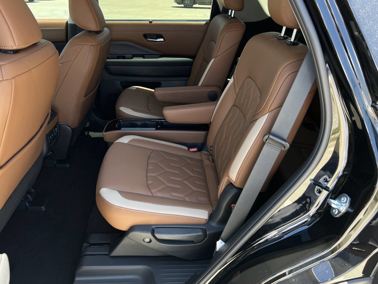 New 2026 Nissan Pathfinder Platinum FWD image 15