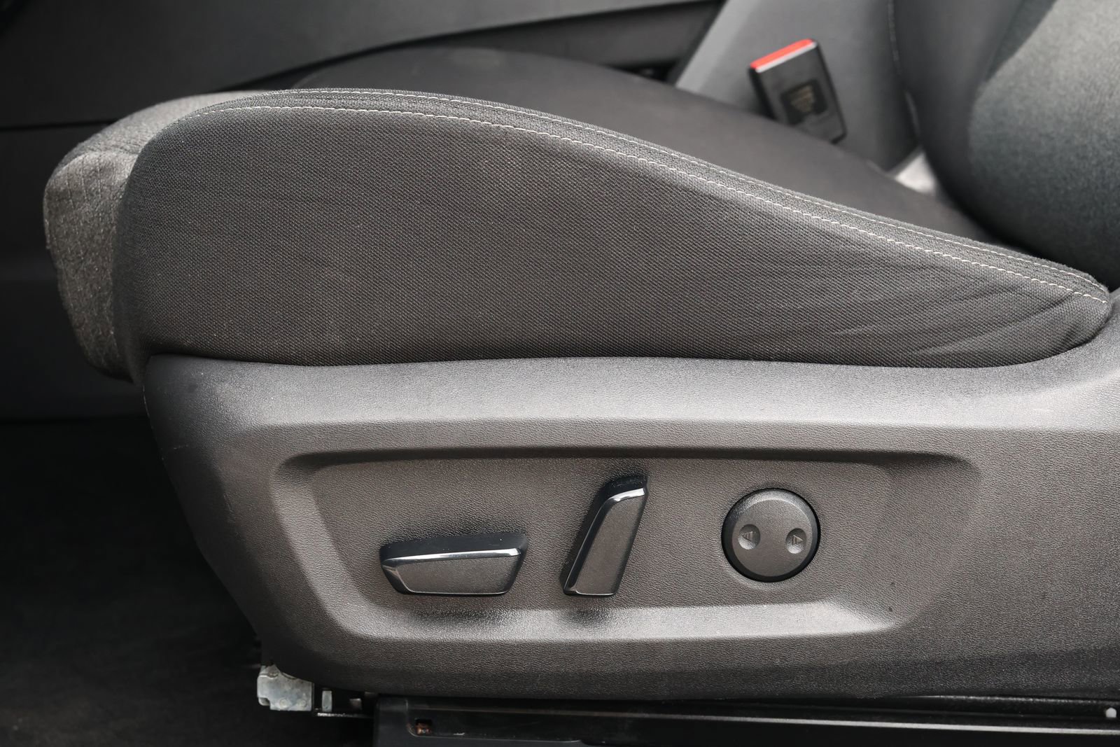 Used 2024 Nissan Rogue SV image 29