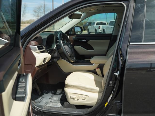 Used 2021 Toyota Highlander XLE image 13