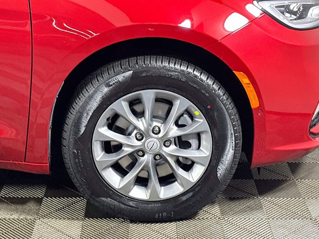 New 2026 Chrysler Pacifica Limited image 23