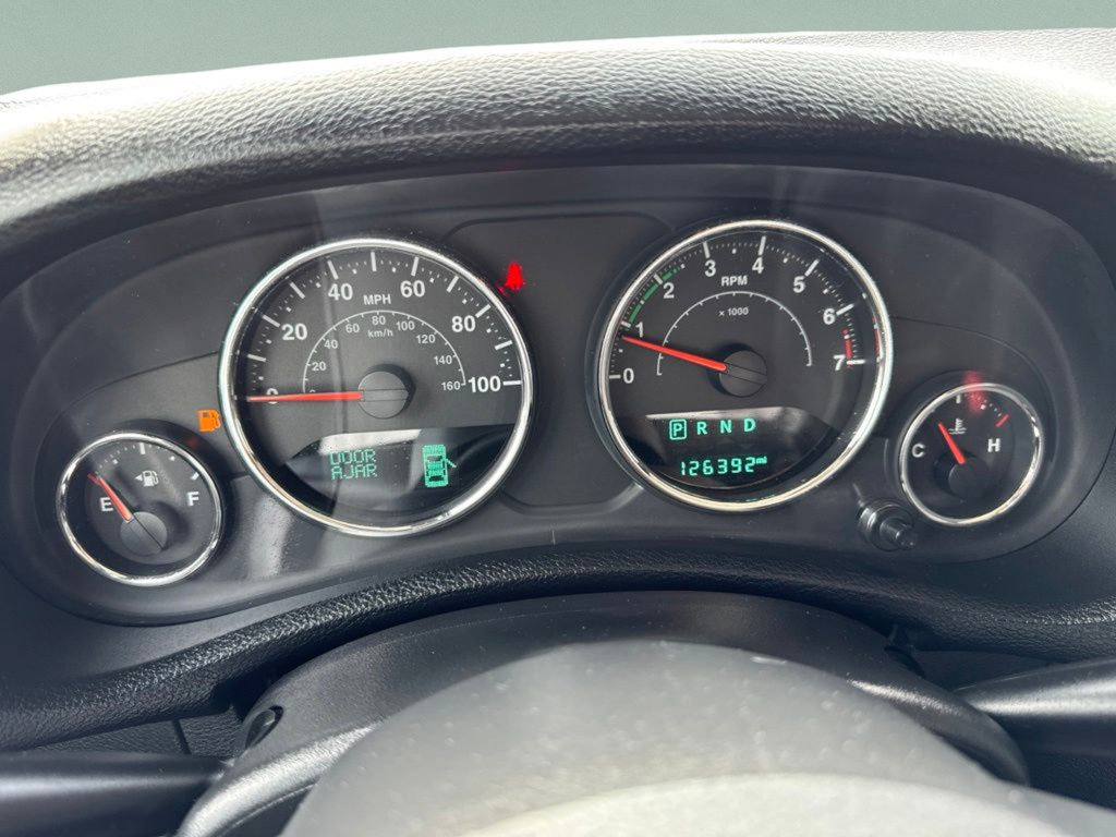 Used 2018 Jeep Wrangler Unlimited Sahara w/ Connectivity Group AWD/4WD image 14