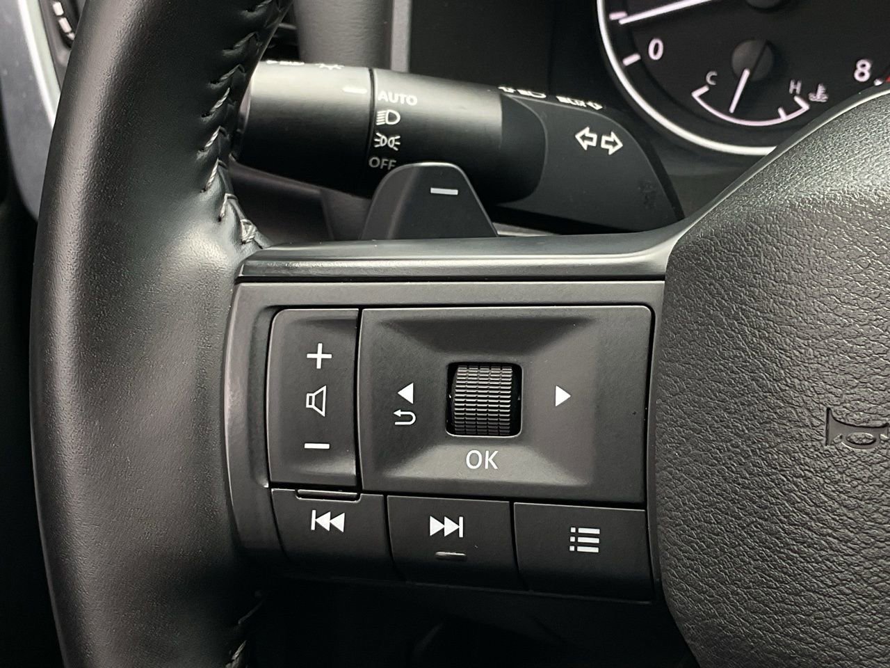 Used 2025 Nissan Rogue SV image 23