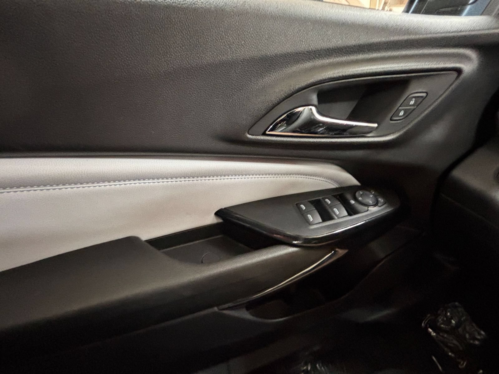 Used 2025 Chevrolet Trax LT FWD image 18