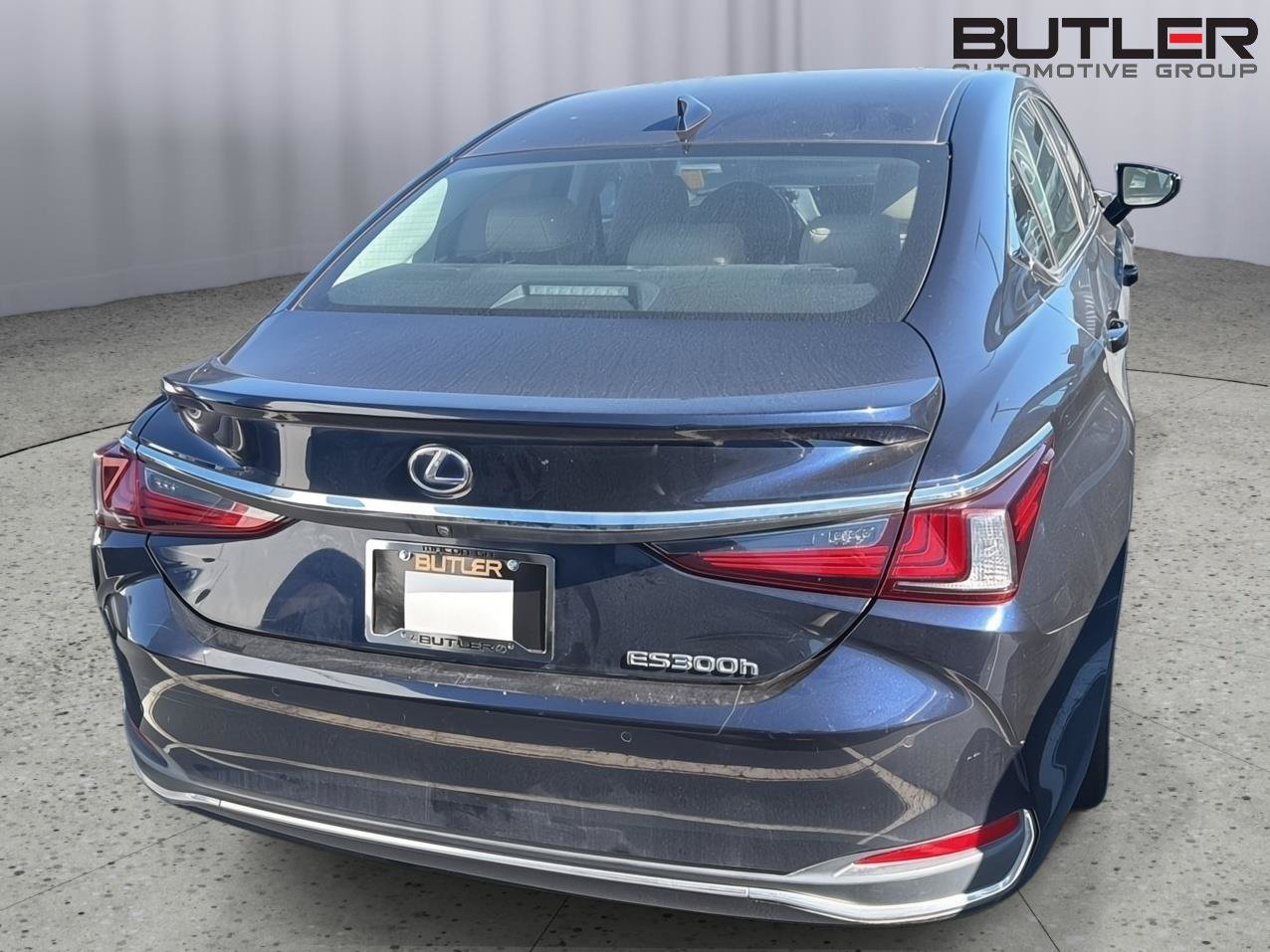 Used 2020 Lexus ES 300h Ultra Luxury w/ Accessory Package 2 FWD image 9