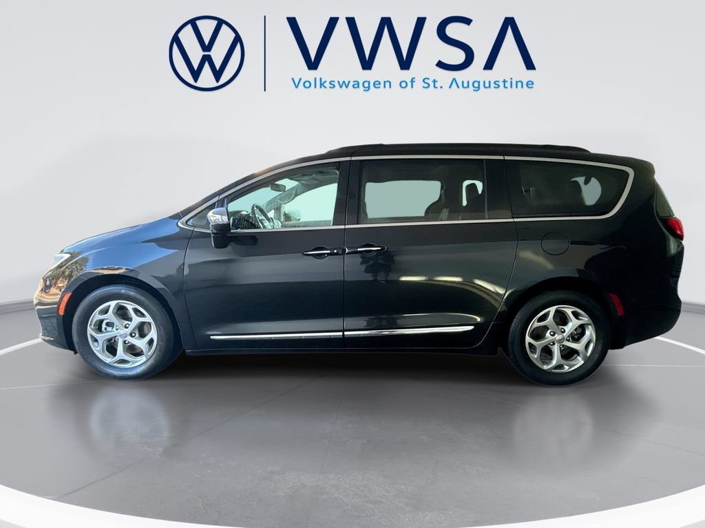 Used 2023 Chrysler Pacifica Limited FWD image 4