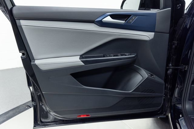 Used 2024 Volkswagen Taos SE image 11