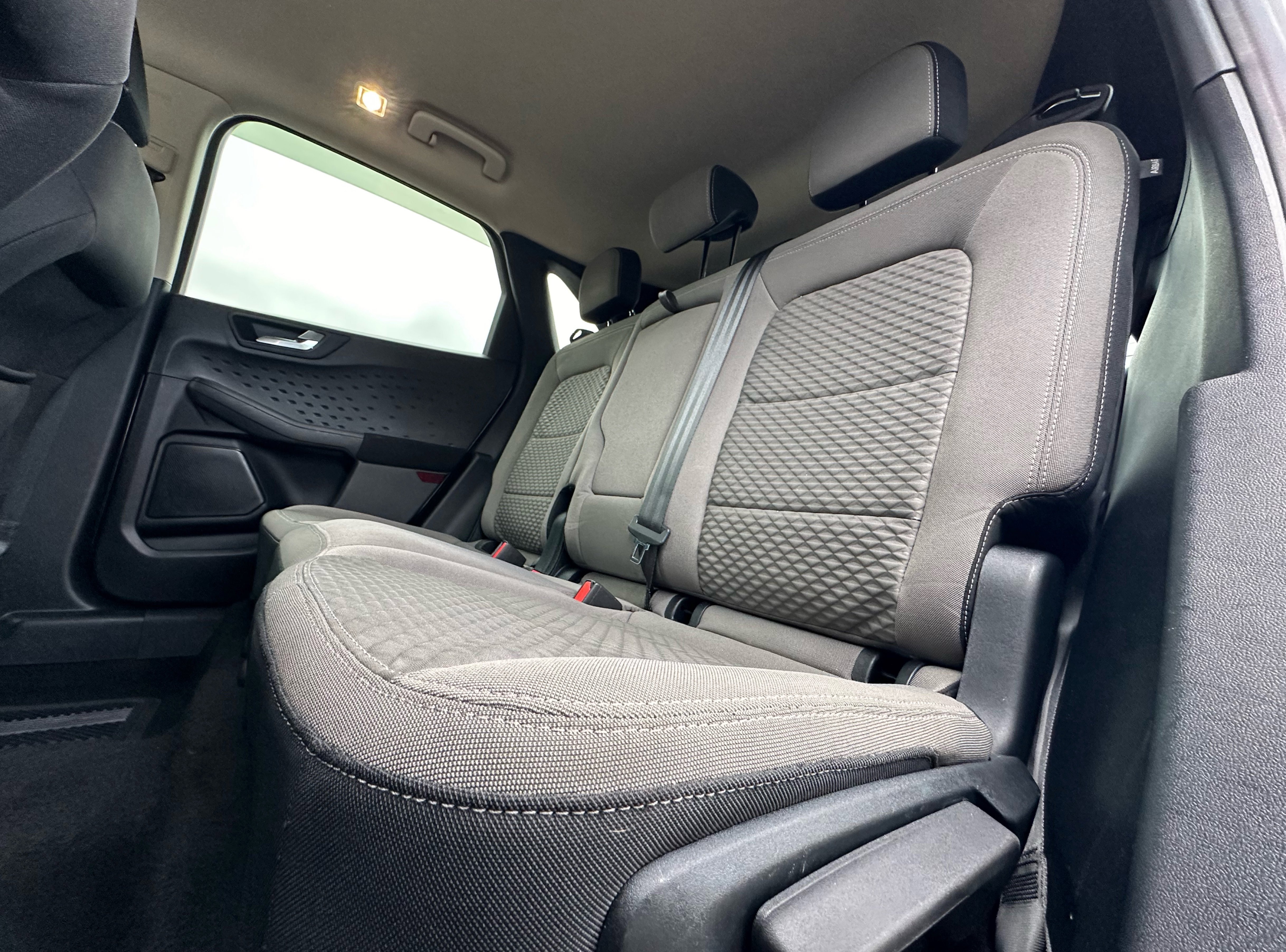 Used 2020 Ford Escape SE image 24