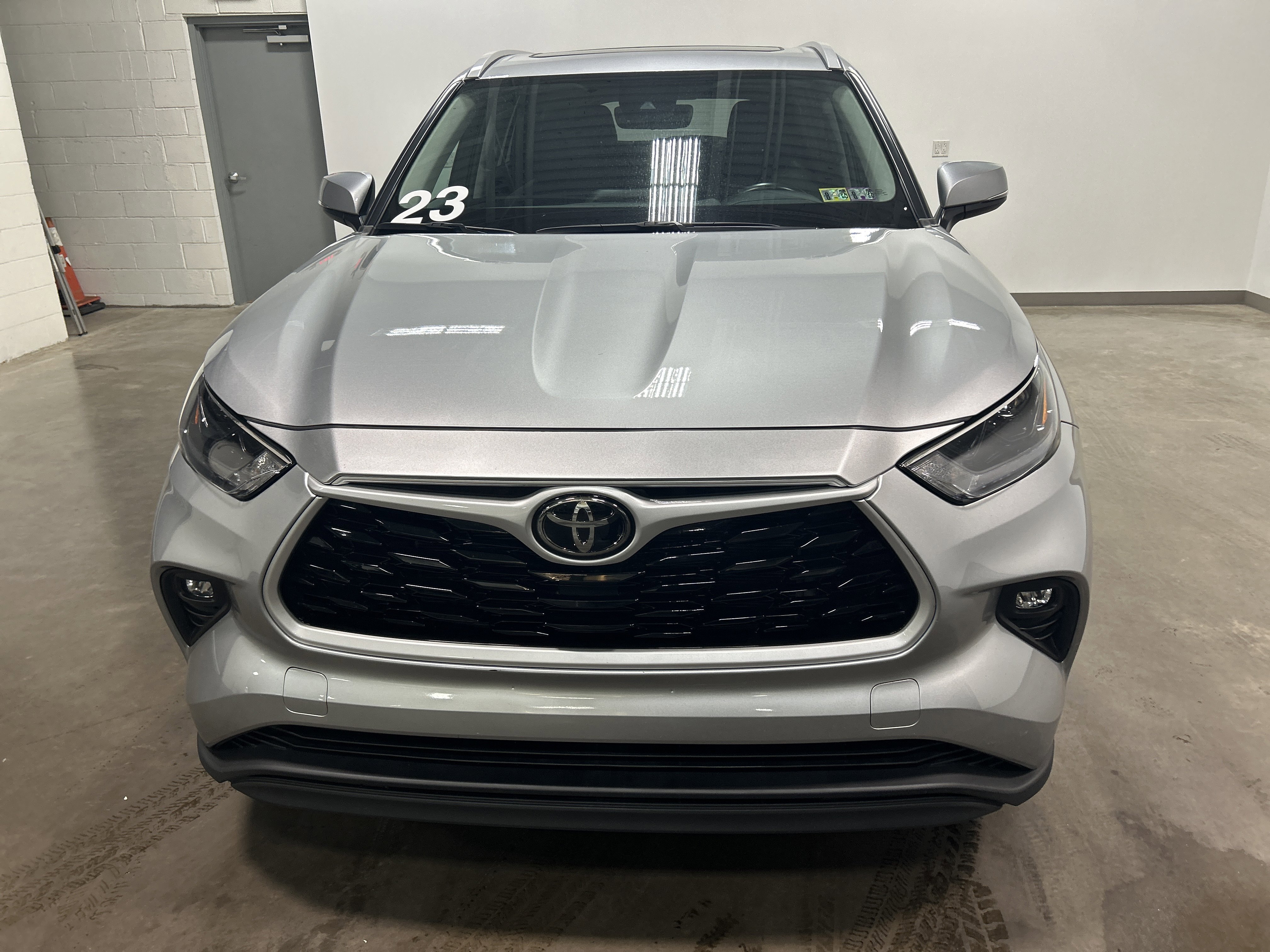 Used 2023 Toyota Highlander XLE image 8