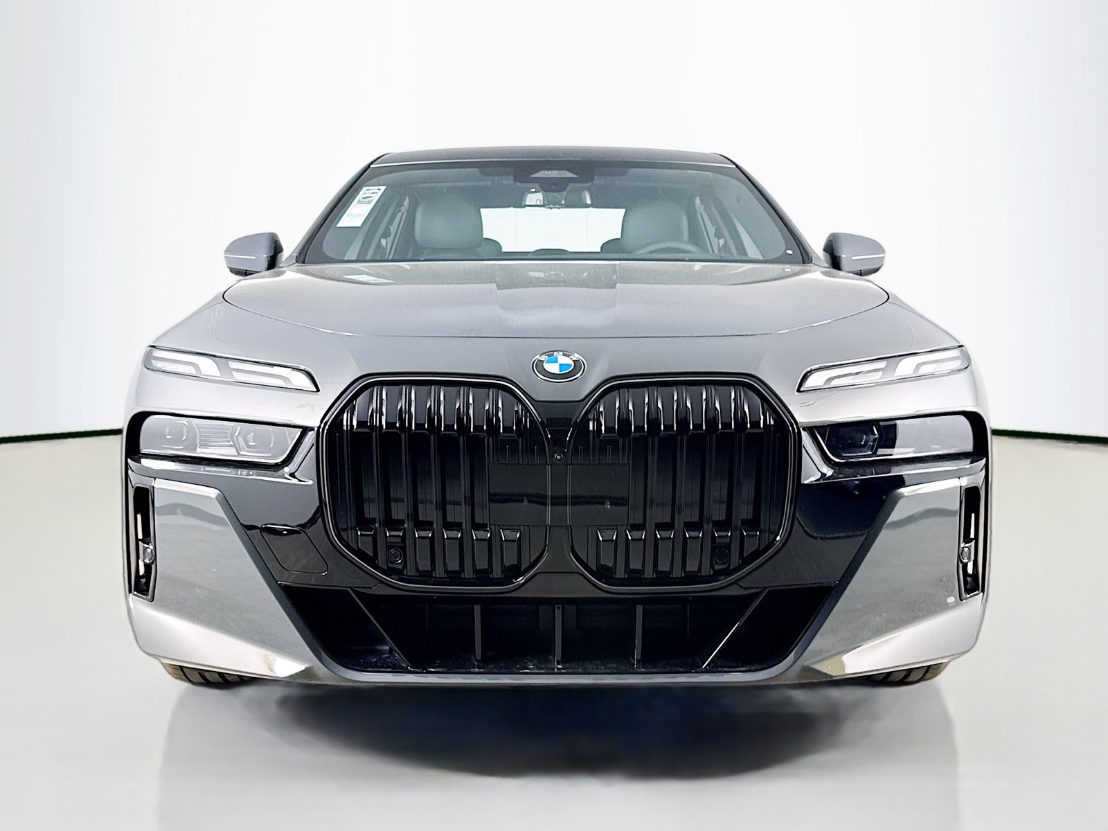 New 2026 BMW 760i xDrive w/ Premium Package AWD/4WD image 2