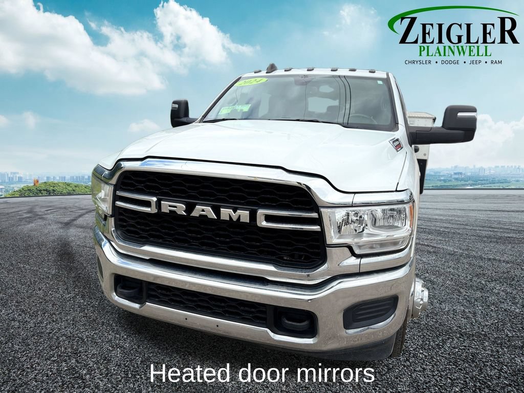 Used 2024 RAM 3500 Tradesman w/ Chrome Appearance Group AWD/4WD image 9