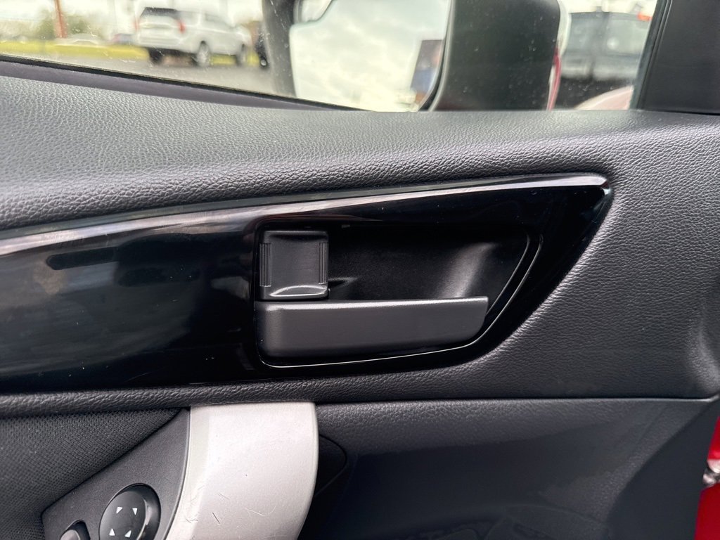 Used 2020 Mitsubishi Eclipse Cross LE image 12