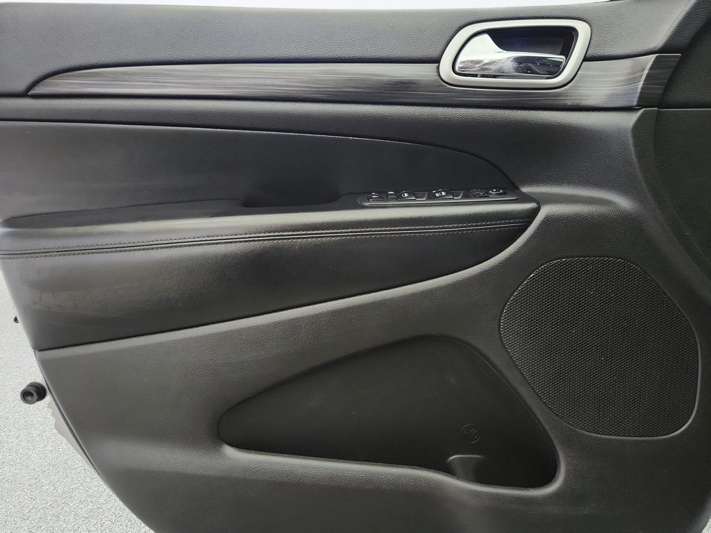 Used 2019 Jeep Grand Cherokee Laredo AWD/4WD image 25