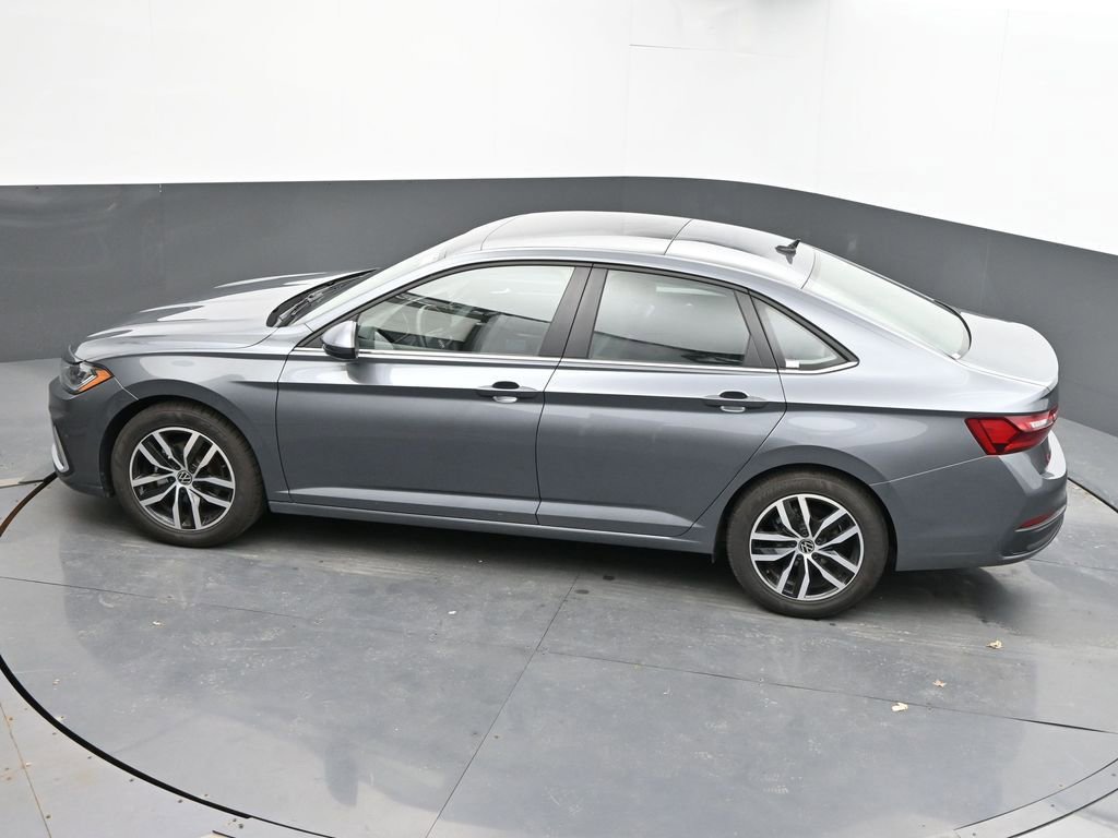 Used 2025 Volkswagen Jetta SE image 31