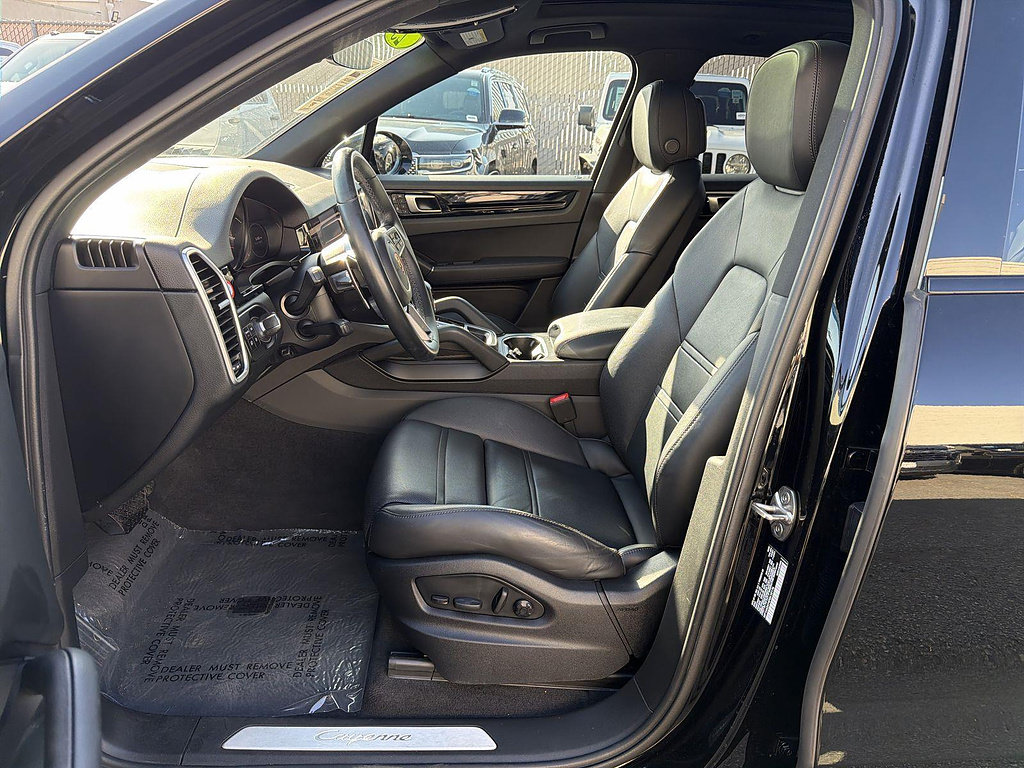 Used 2023 Porsche Cayenne AWD/4WD image 19