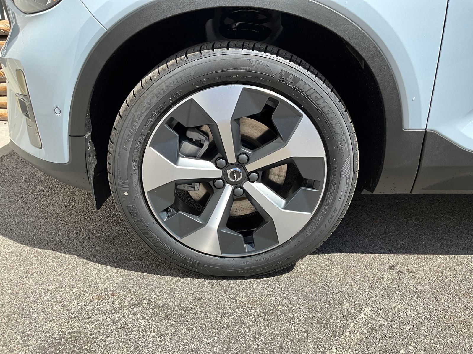 New 2026 Volvo XC40 B5 Plus w/ Climate Package AWD/4WD image 32