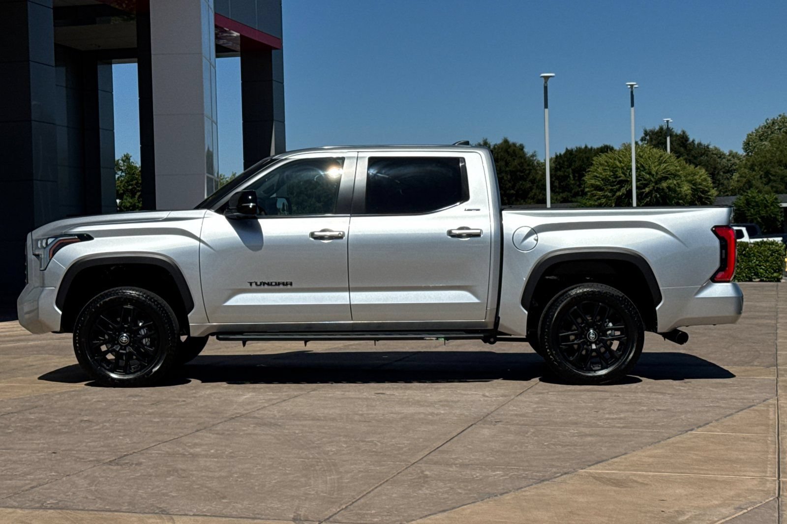 Used 2026 Toyota Tundra Limited AWD/4WD image 7