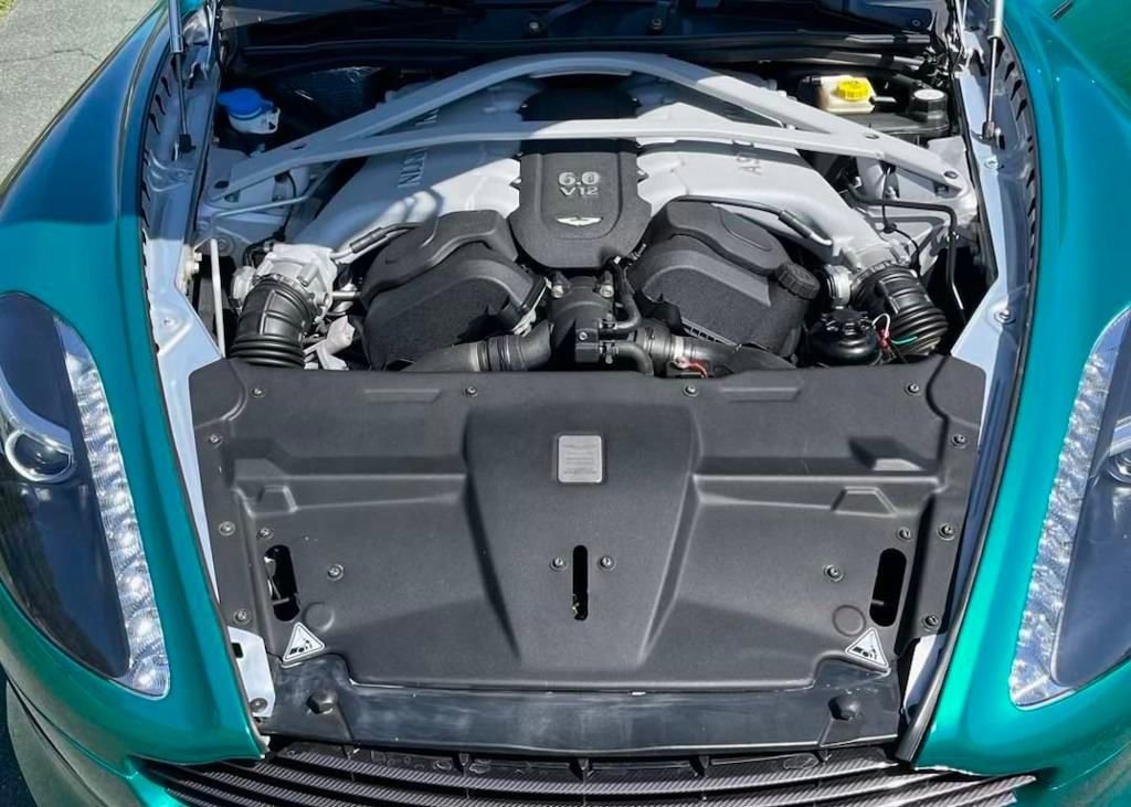 Used 2015 Aston Martin DB9 Coupe RWD image 22