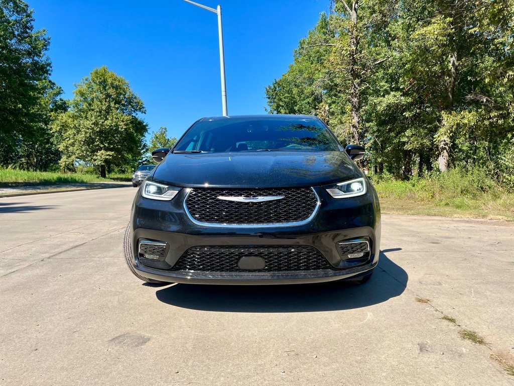 New 2026 Chrysler Pacifica Select image 3