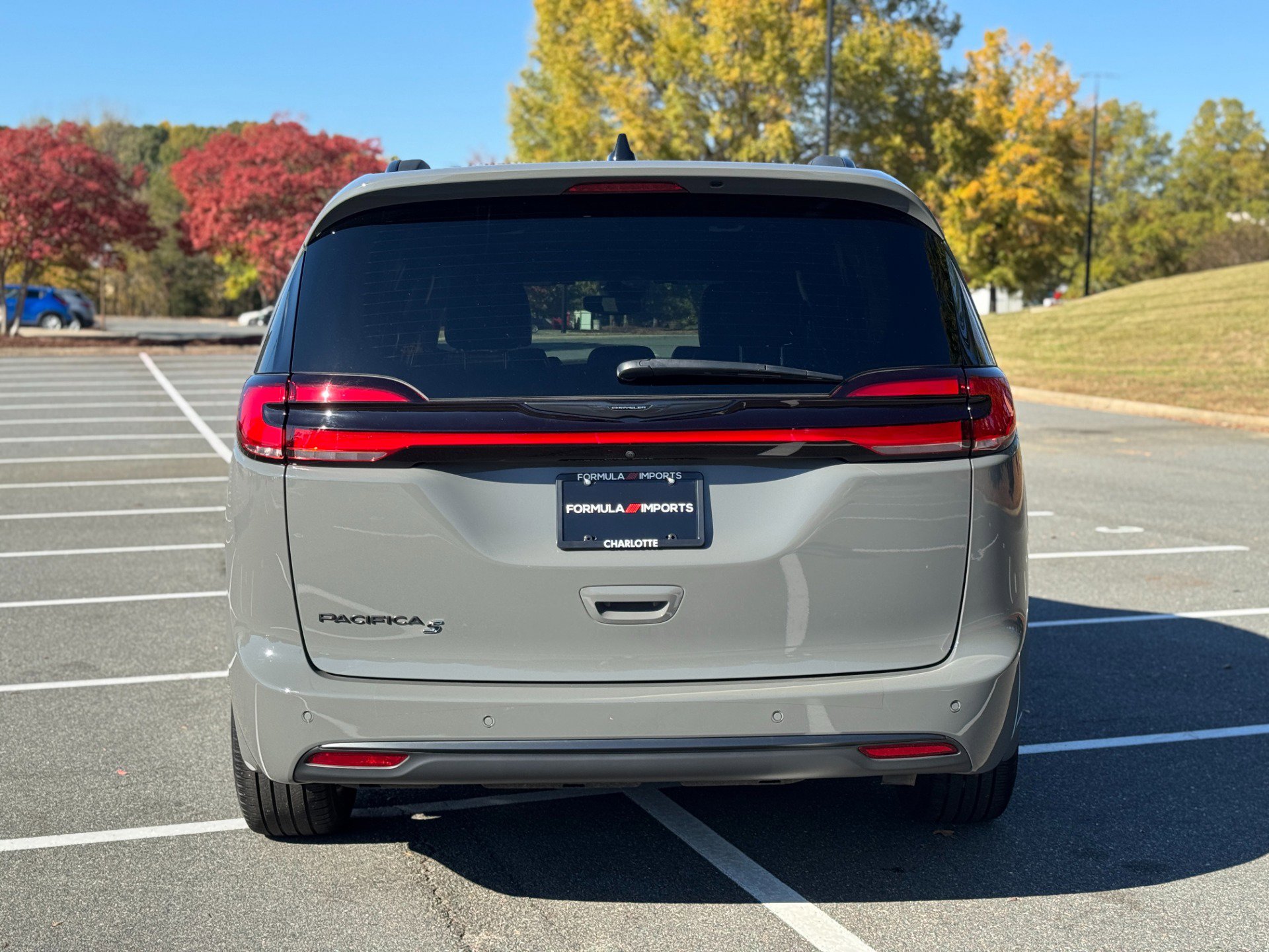 Used 2023 Chrysler Pacifica Touring-L w/ S Appearance Package image 10