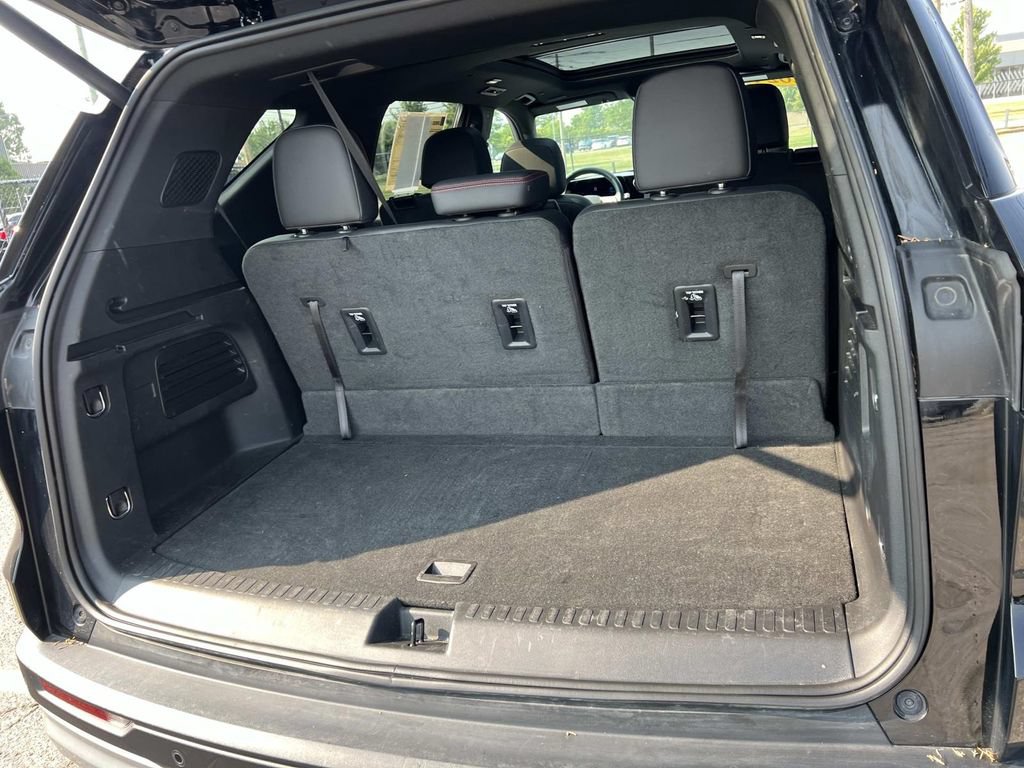 Used 2024 Chevrolet Traverse Z71 w/ LPO, Floor Liner Package AWD/4WD image 10