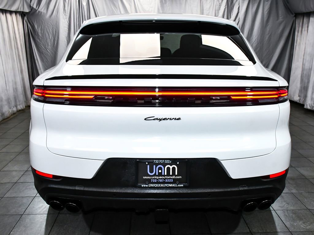 Used 2024 Porsche Cayenne Coupe AWD/4WD image 5