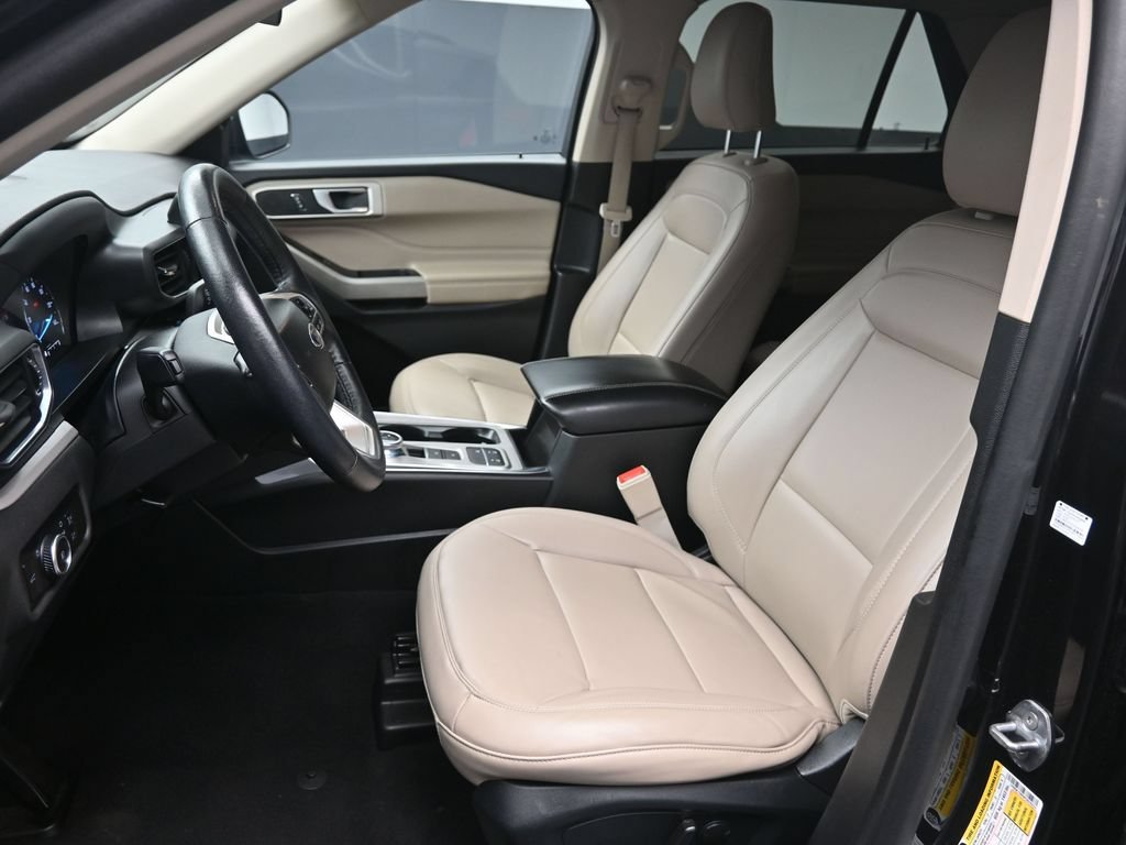 Used 2023 Ford Explorer XLT w/ Equipment Group 202A RWD image 18