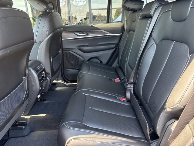 New 2025 Jeep Grand Cherokee Limited w/ Luxury Tech Group II image 12