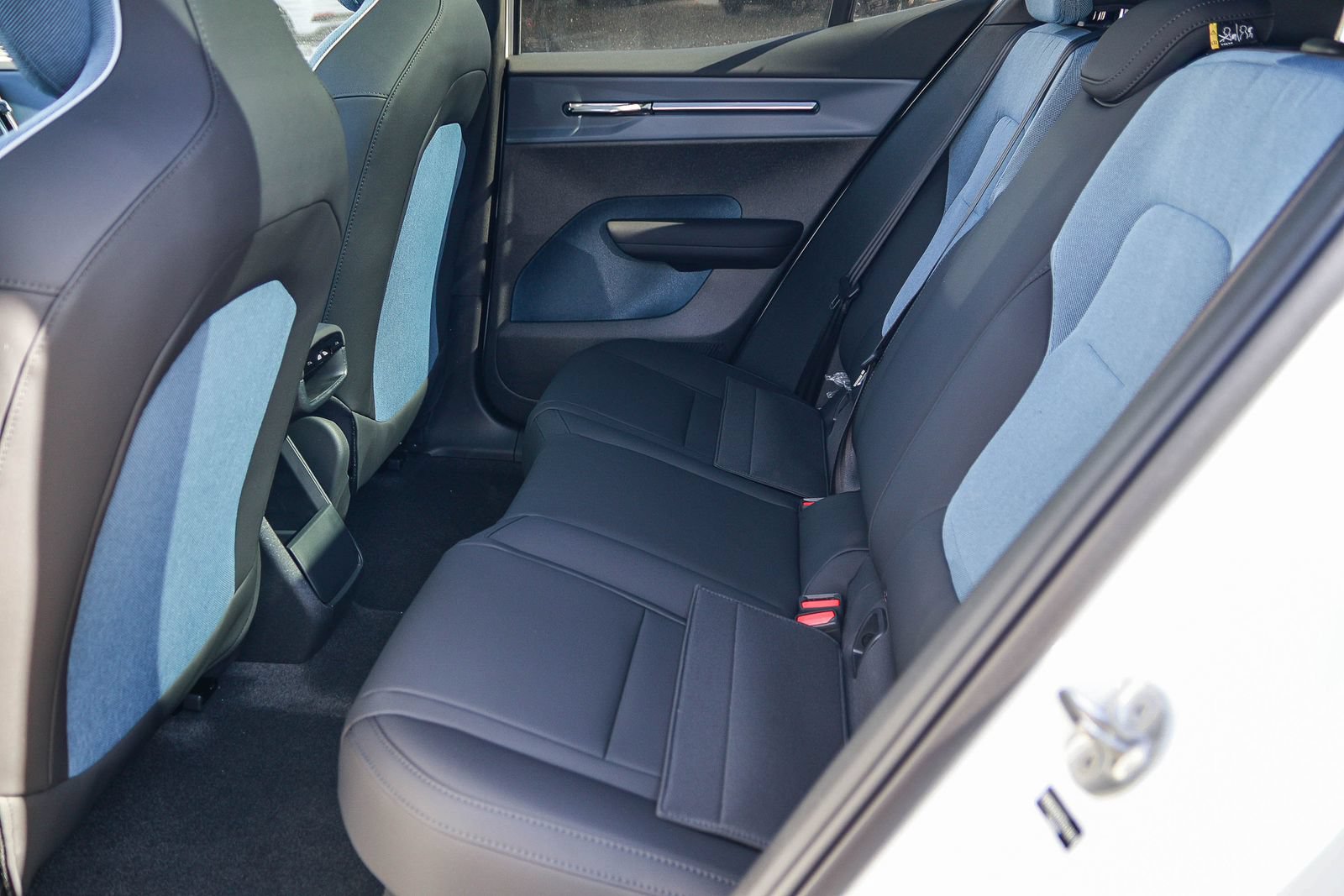 New 2026 Volvo EX30 Plus w/ Climate Package AWD/4WD image 18