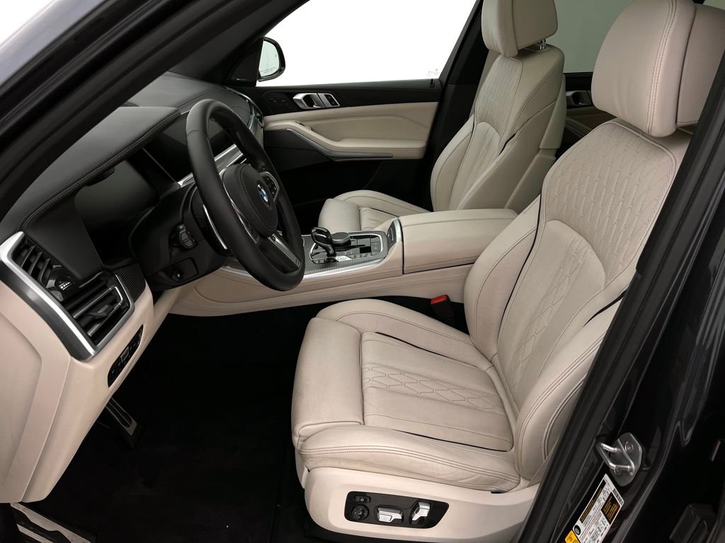 Used 2020 BMW X5 M50i w/ Executive Package image 11