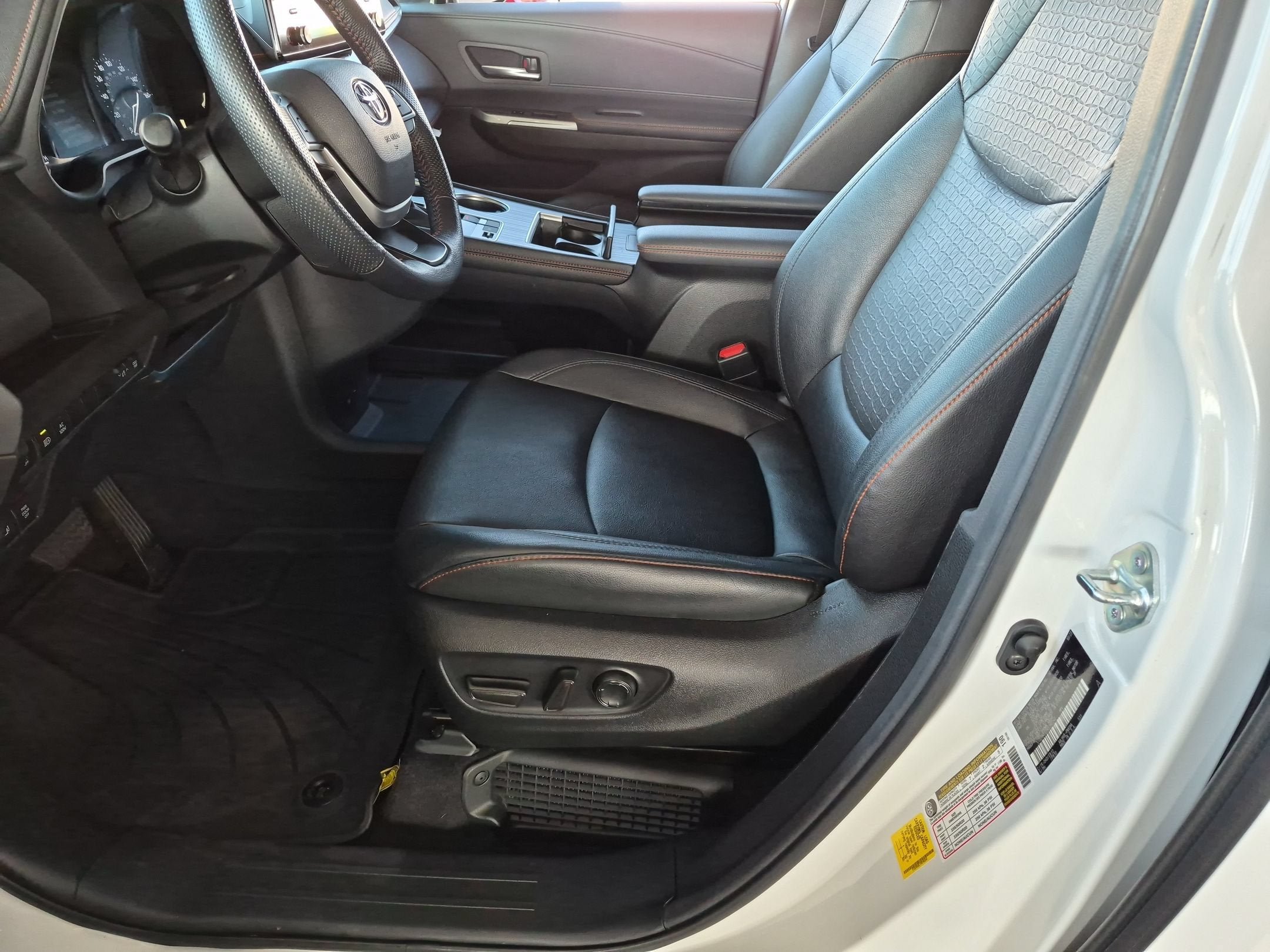 Certified 2024 Toyota Sienna XSE w/ XSE Plus Package FWD image 13